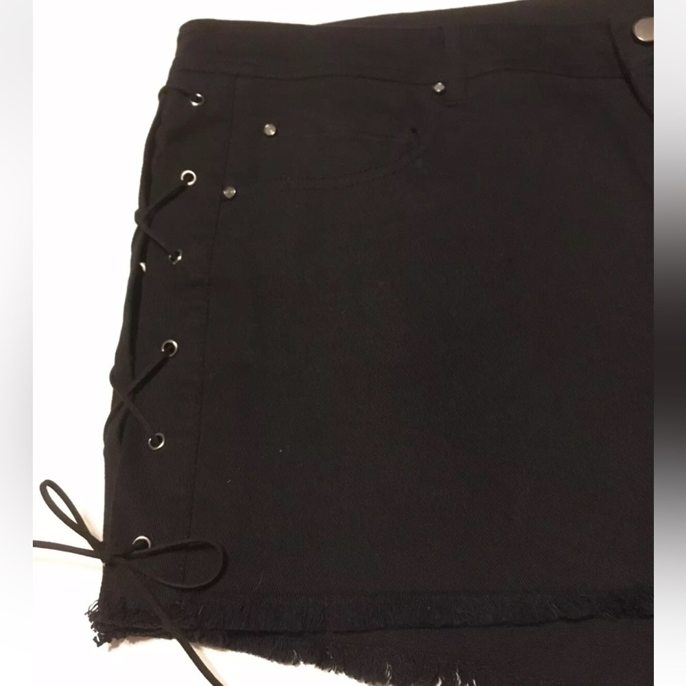 -American Icon black side lace shorts - Picture 4 of 6
